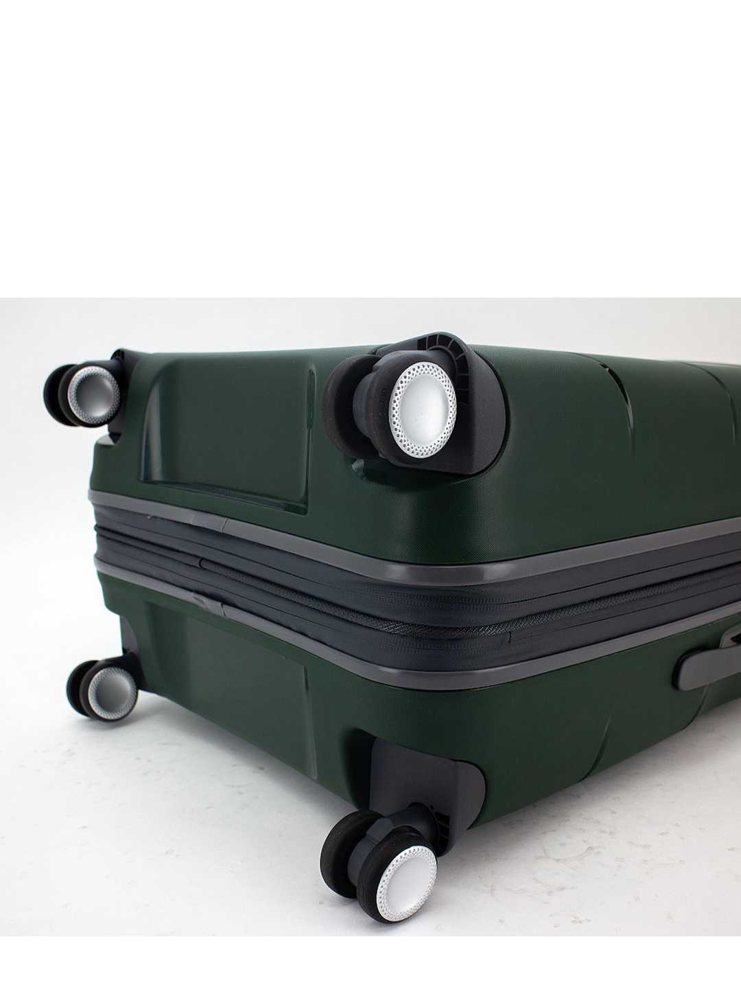 Фото Средний чемодан на двойных колесах коллекции Mendocino Чемоданы