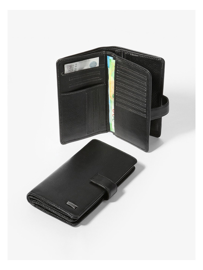 Вместительный купюрник из натуральной кожи черного цвета