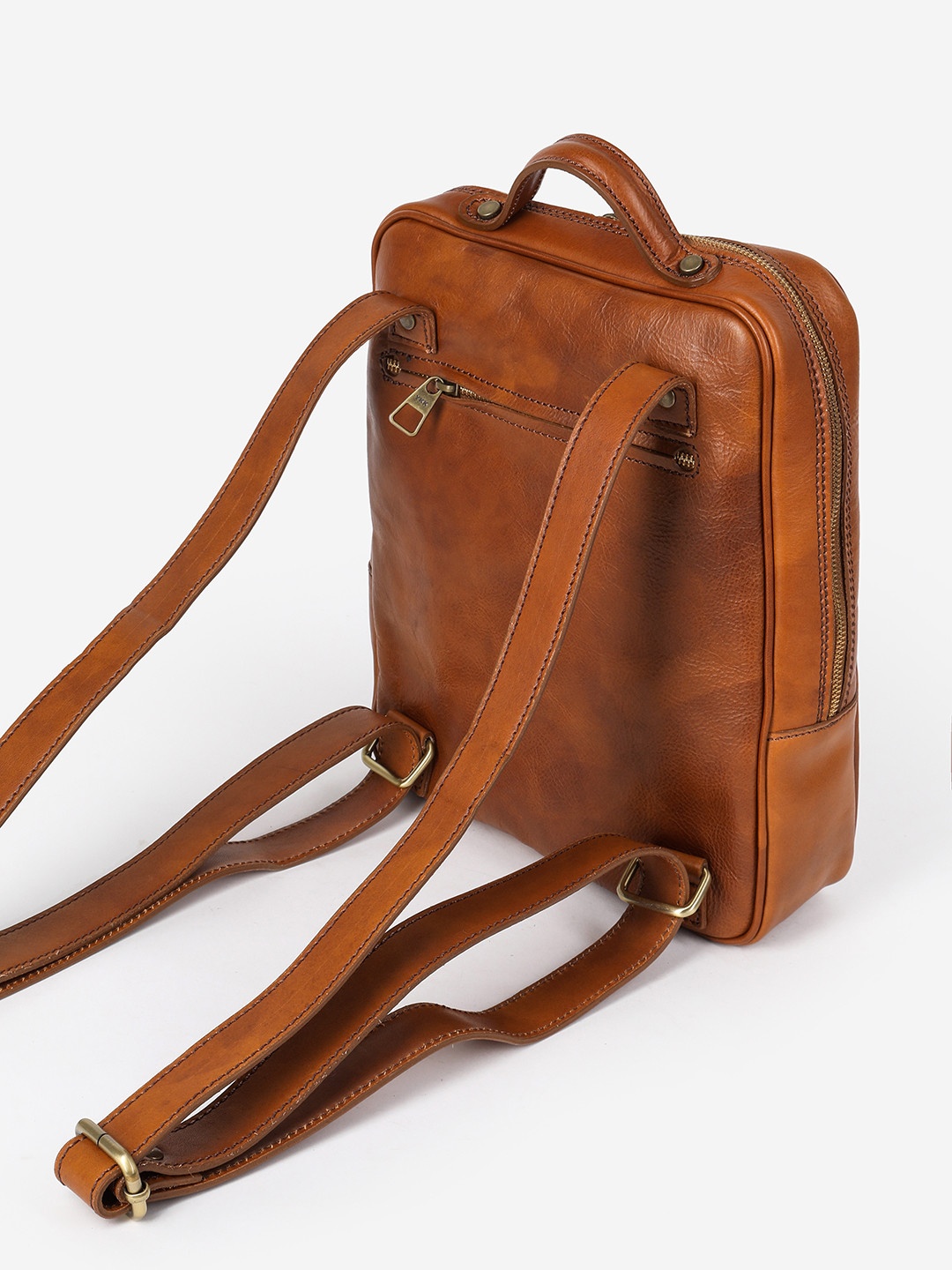 Фото Мужской рюкзак из плотной кожи коньячного цвета Рюкзаки