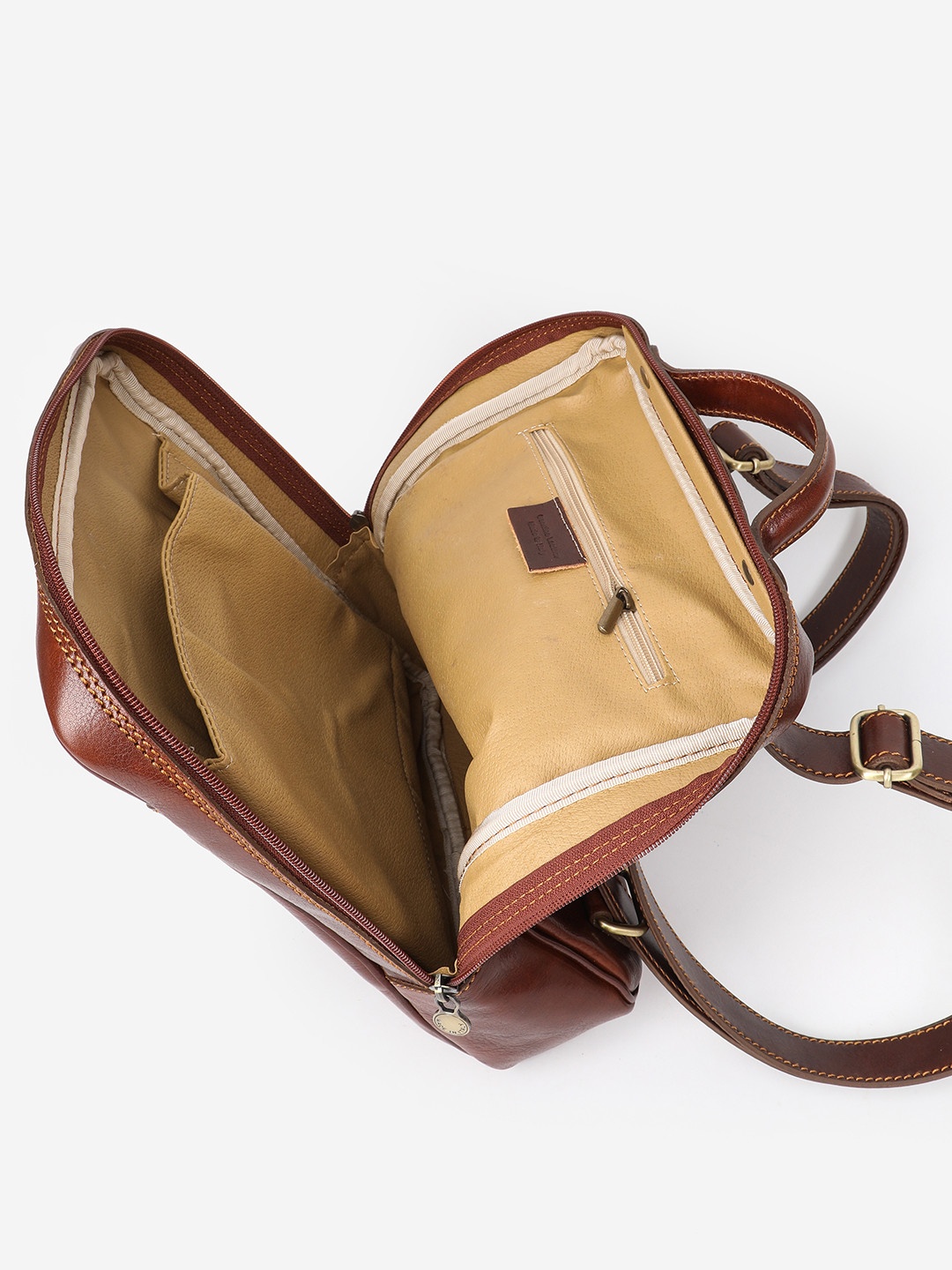 Фото Мужской рюкзак из плотной кожи коричневого цвета Рюкзаки