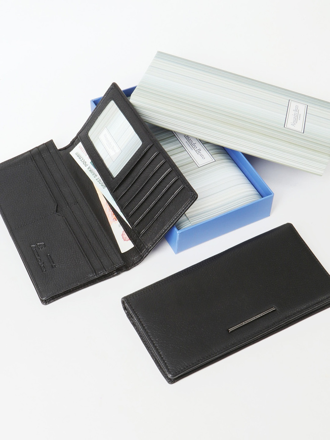Вместительный купюрник из натуральной кожи черного цвета