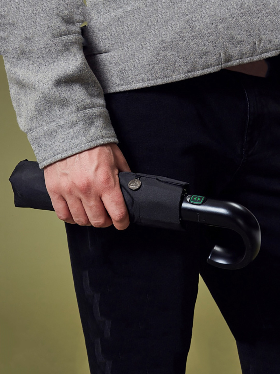 Фото Классический мужской зонт-автомат с изогнутой ручкой 