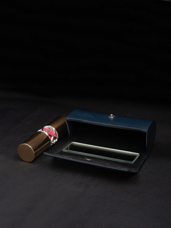 Очаровательный мини-футляр для помады из гладкой кожи с глянцевым эффектом