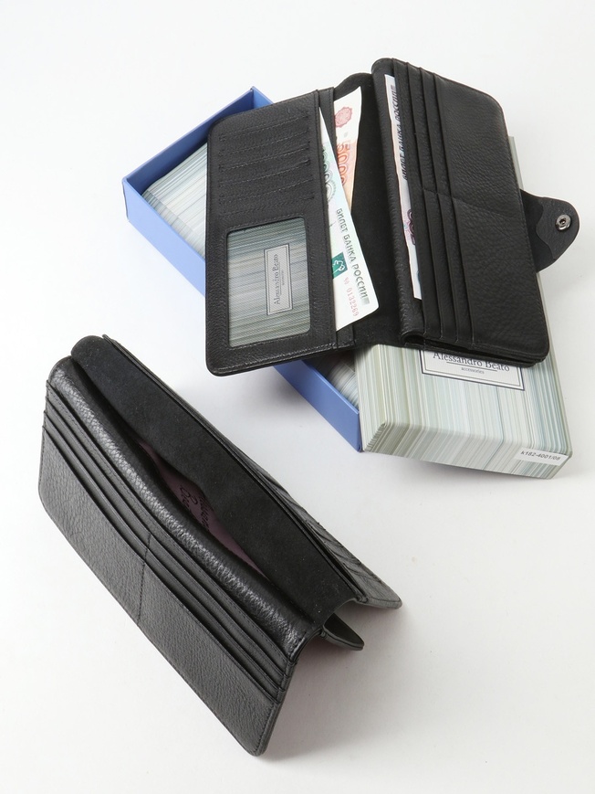 Купюрник из натуральной кожи черного цвета с клапаном на кнопке