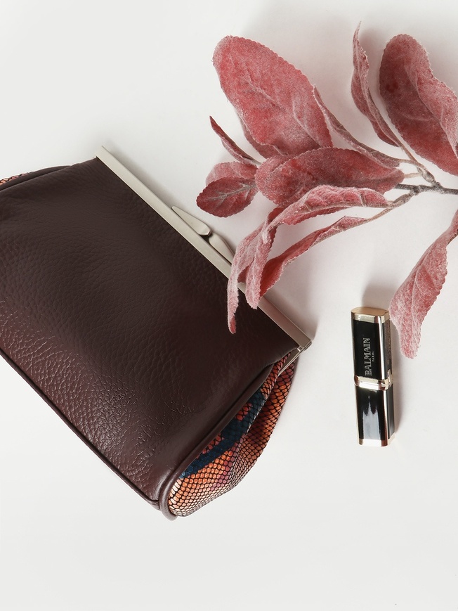 Женская косметичка из натуральной кожи лазерной обработки