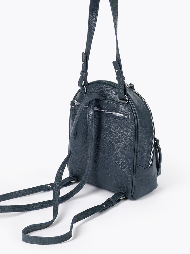 Компактный рюкзак из мягкой кожи с декором из фигурных серебристых клепок